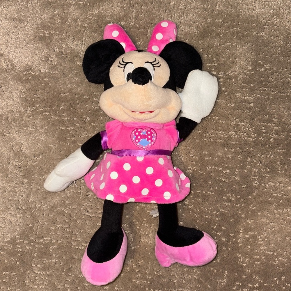 Disney Junior singing Minnie Mouse Doll